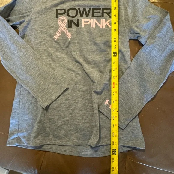 Under Armour grey LS power in pink women’s shirt. Cancer awareness. 🩷🩷 - Picture 3 of 6